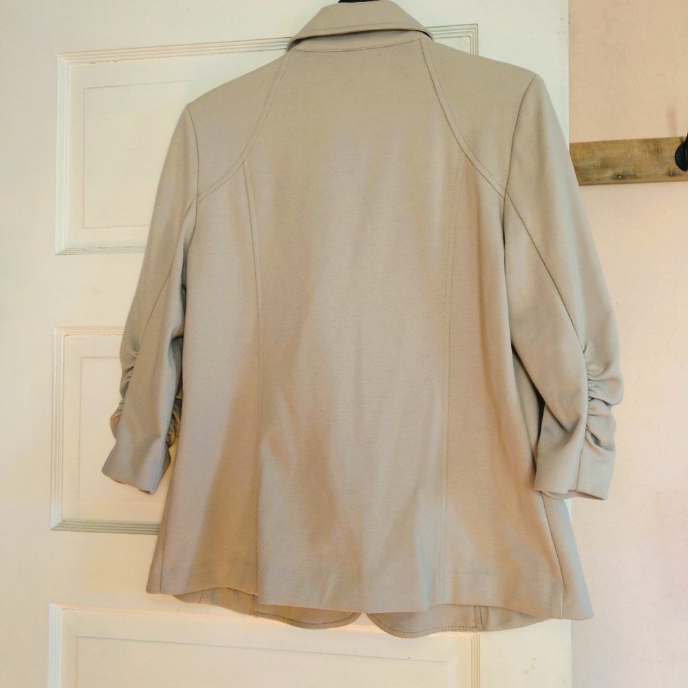 Susan Graver Tan Blazer with ruched sleeves size small - Picture 2 of 6